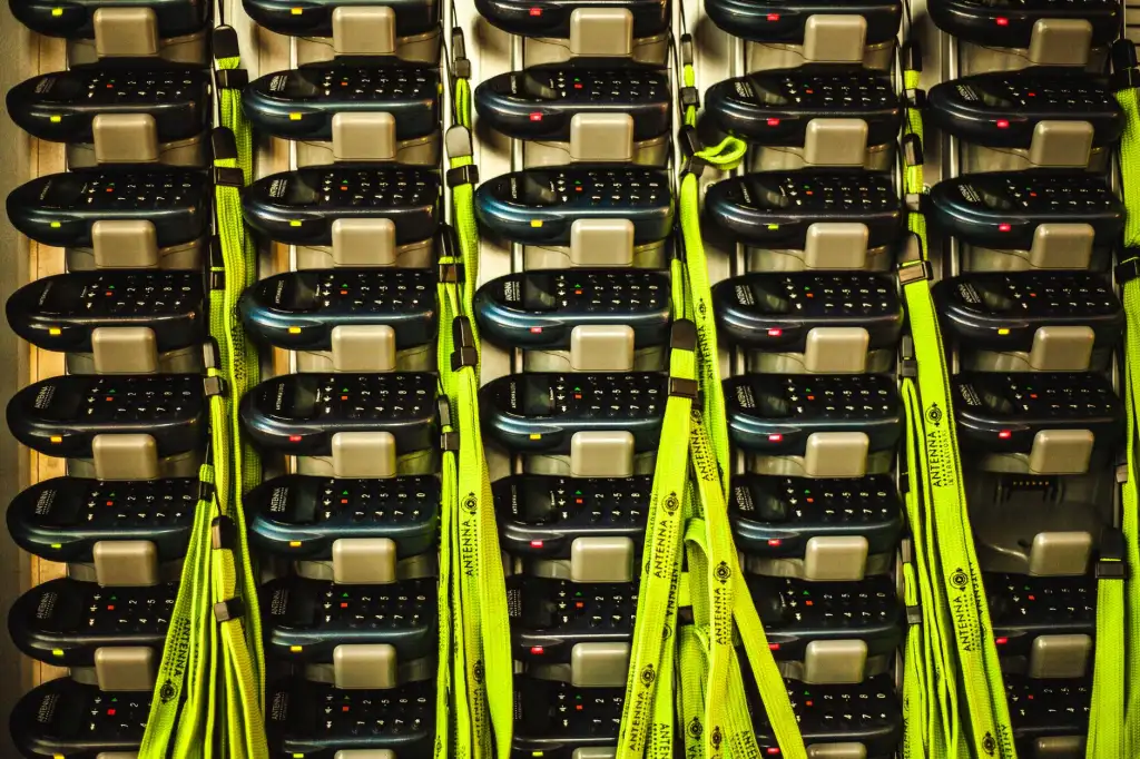 超声波清洗线除油除锈工艺解析：五金件表面处理的关键技术要点