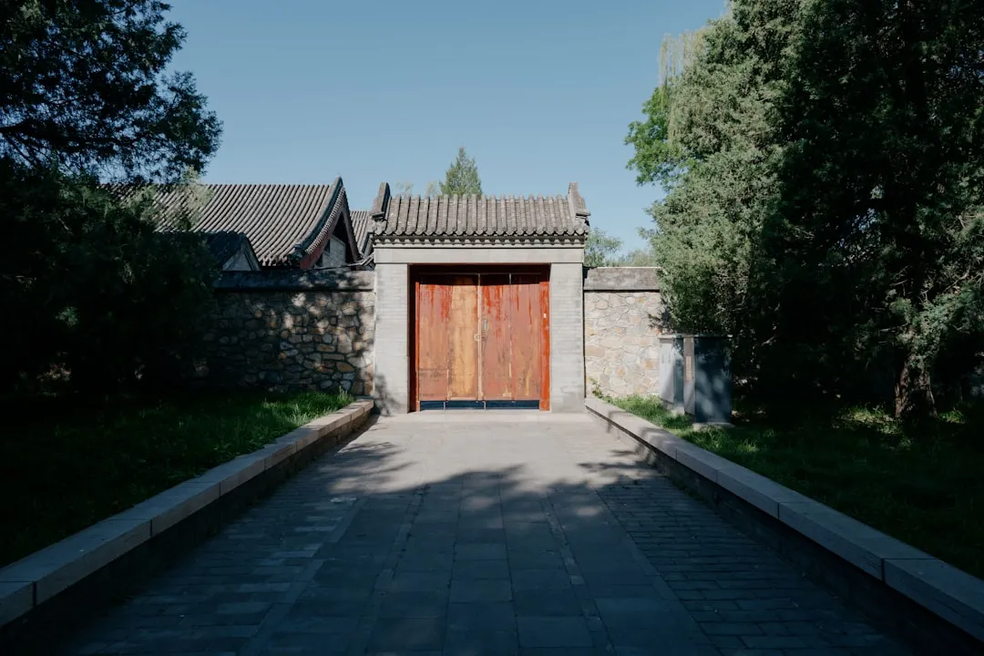 超声波清洗线在电子元件清洗中的技术优势与应用案例