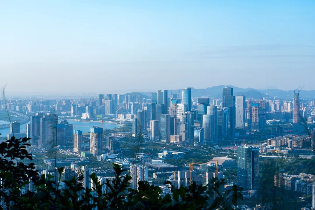 多工位自动超声波清洗线相比传统工艺的能效与成本优势分析