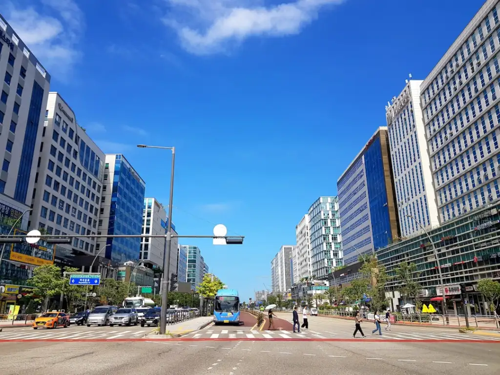 超声波清洗线在五金零件除油除锈工艺中的技术要点解析