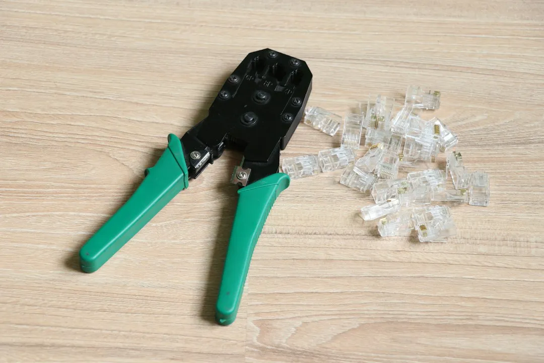超声波清洗线除油除锈一体化方案在电子零部件清洗中的应用